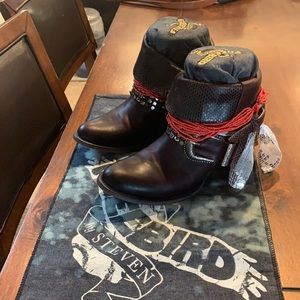 Freebird boots, gently worn only 2-3 times MAX.